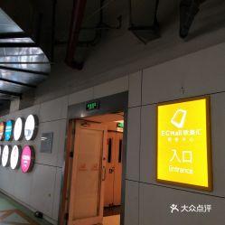 欧美窗外停车场视频